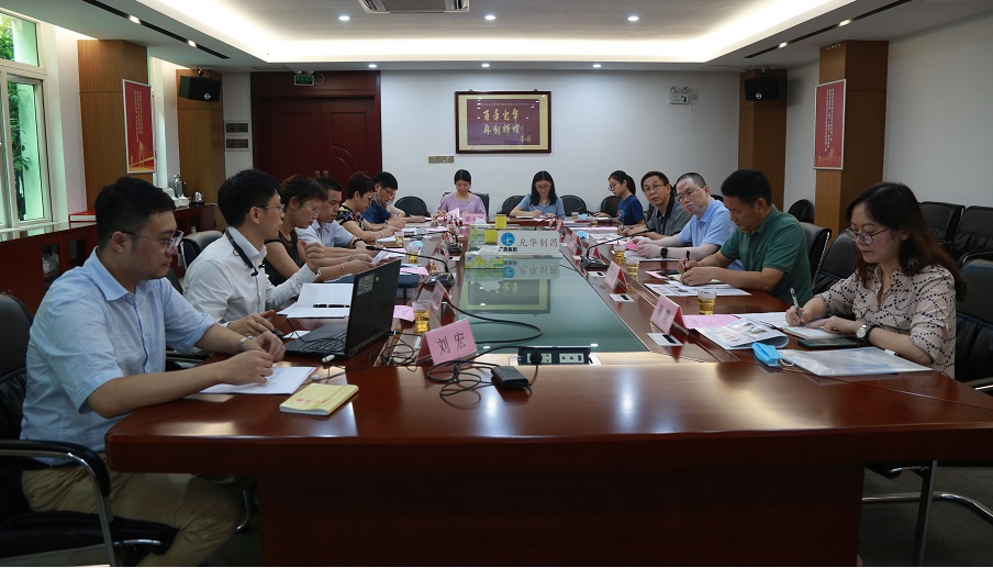 海珠区市场监督治理局副局长肖亮一行到白云山Z6尊龙凯时公司调研