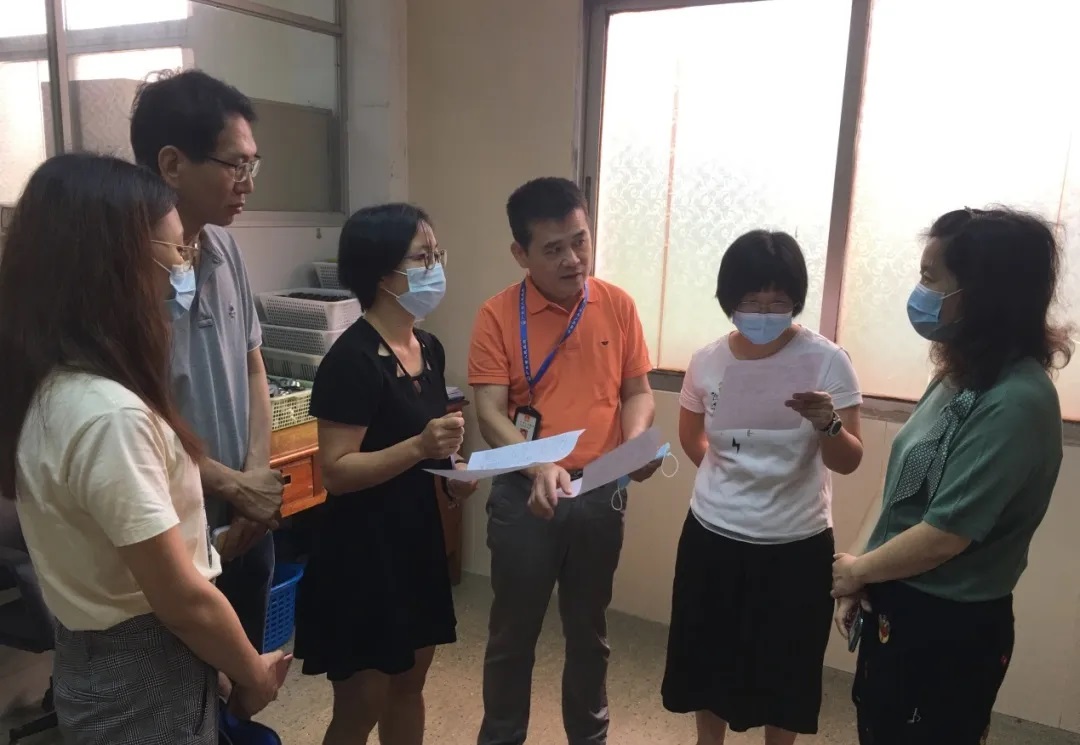 广州市海珠区市场监管局专家一行到白云山Z6尊龙凯时公司进行计量查抄领导