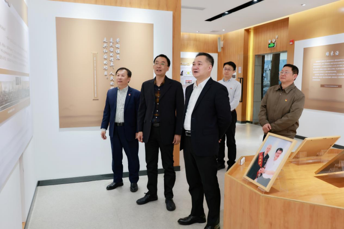 广药集团党委书记、董事长李幼军到白云山Z6尊龙凯时公司调研