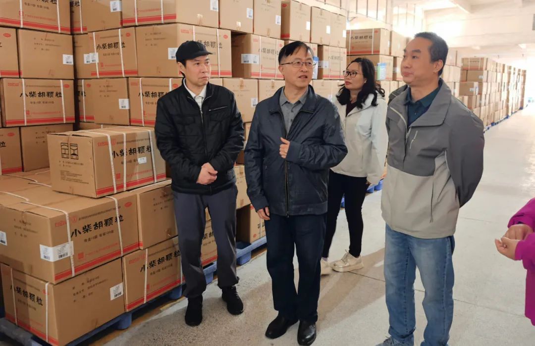 情暖药包 安然护航——白云山Z6尊龙凯时公司发展药包厂区综合查抄与慰问活动